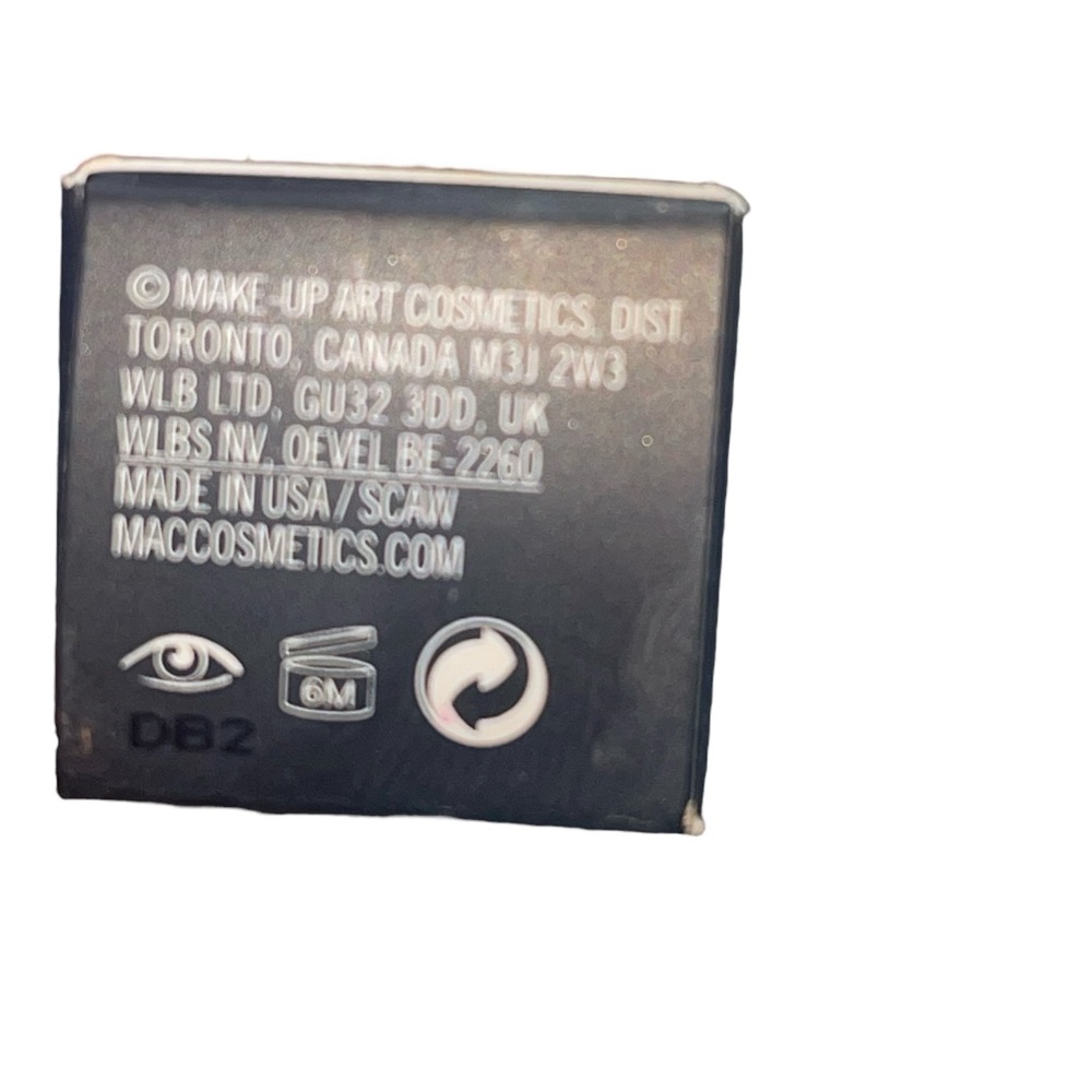 MAC new in box Flash & Dash glitter eye shadow. - Picture 3 of 5